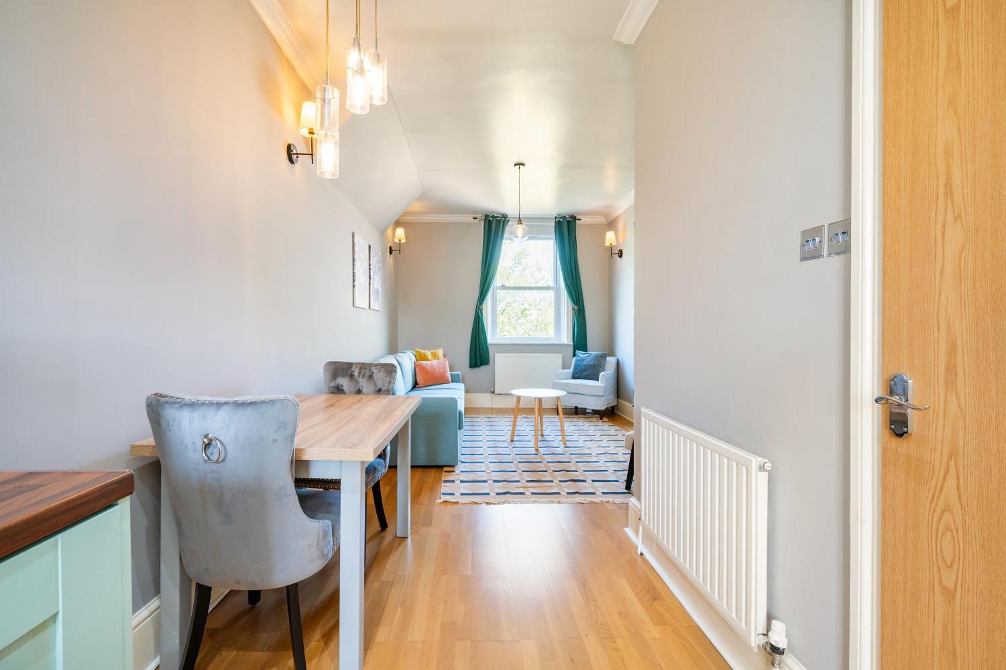 Apartament Large 1 Bedroom In Center Of