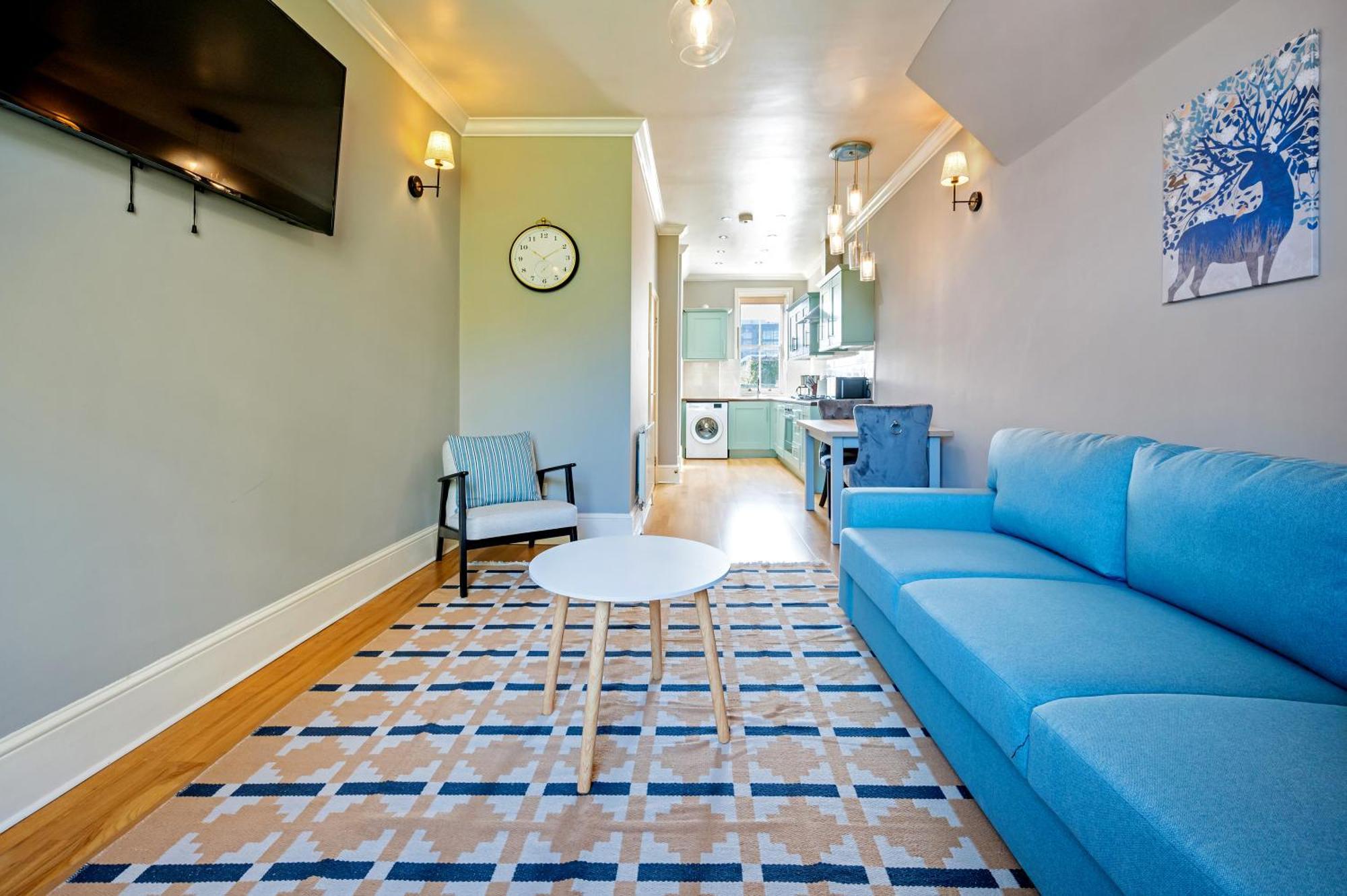 Apartament Large 1 Bedroom In Center Of