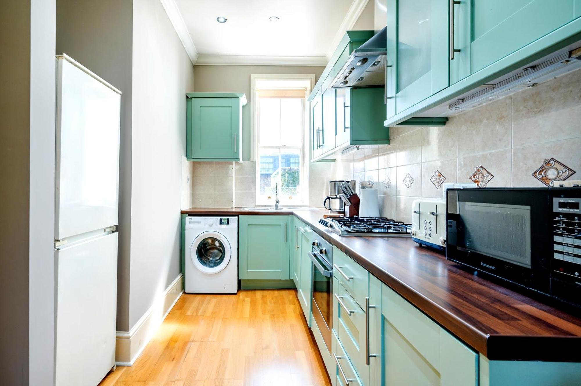 Apartament Large 1 Bedroom In Center Of Londra