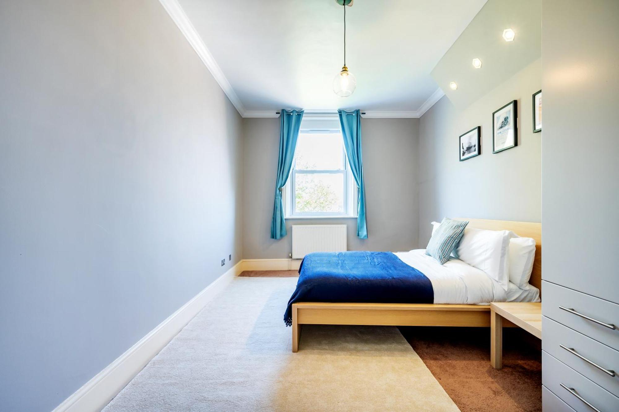 Apartament Large 1 Bedroom In Center Of